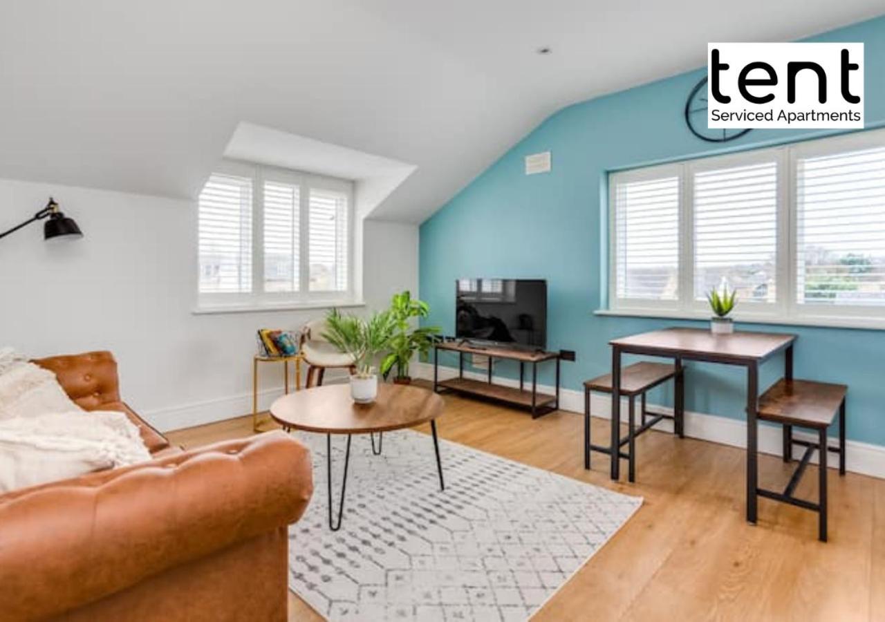 Stylish 1 Bed Apt , Central , Pkg, Perfect For Long Stays Egham Exterior foto